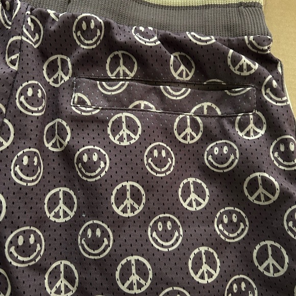 Chinatown Market shorts - Picture 6 of 12